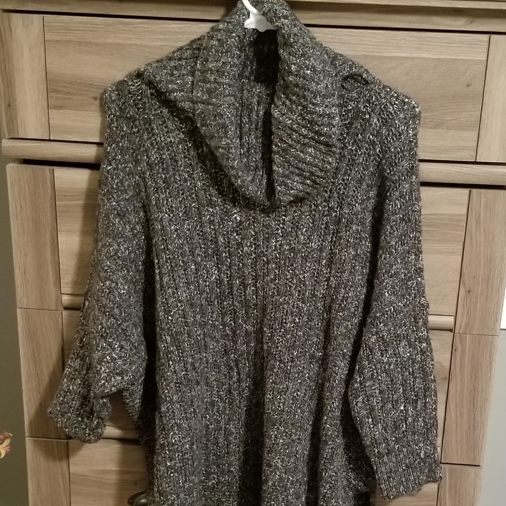 3 womens sweaters - Picture 2 of 6